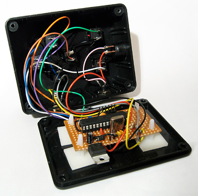 ArtigoMaker4_avrtvgame-boxed-insides