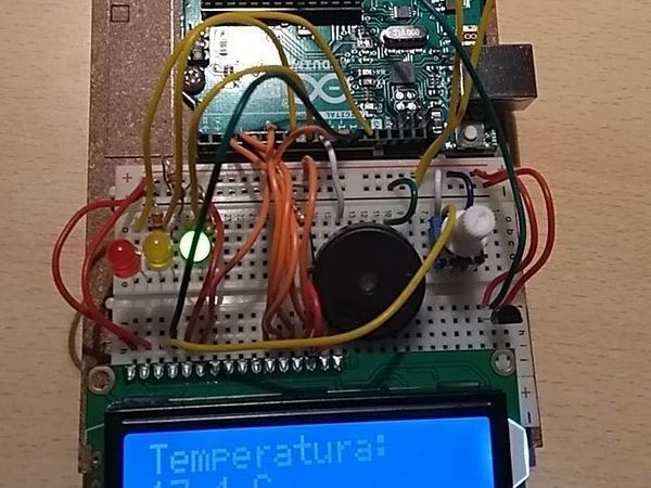 LCD Thermometer with LEDs and Alarm Signal