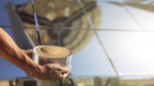 Research Guides Sand Sourcing For Innovative Solar Technology