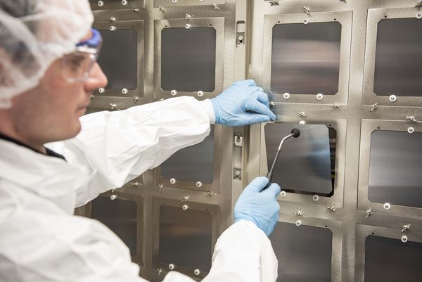 Oxford PV sets world record for perovskite solar cell