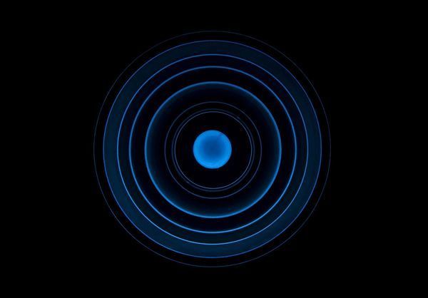 Energy-efficient spin current can be controlled by magnetic field and temperature