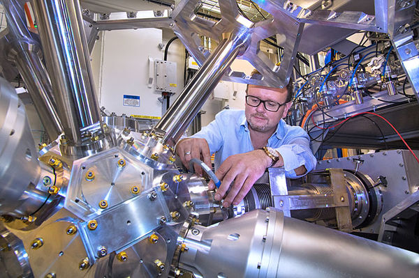 Single Atoms Break Carbon's Strongest Bond