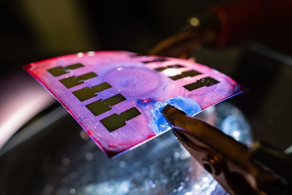 Stretchy solar cells a step closer