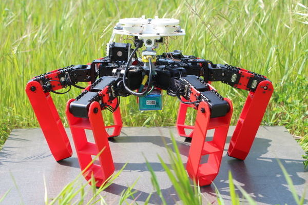 The first walking robot that moves without GPS