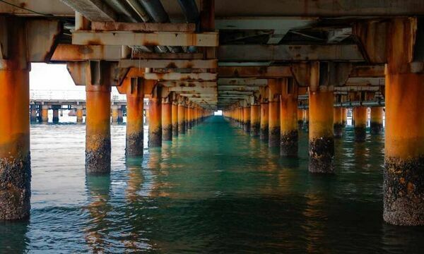 Ultra-thin Layers of Rust Generate Electricity from Flowing Water
