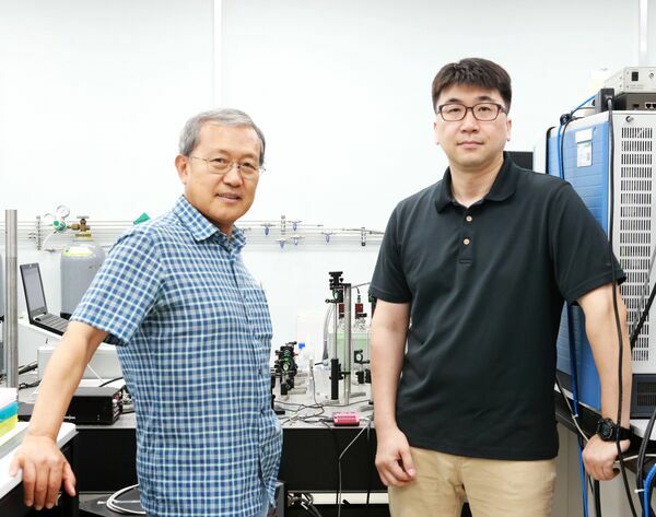 Development of Simplified New Mass Spectrometric Technique using Laser and Graphene