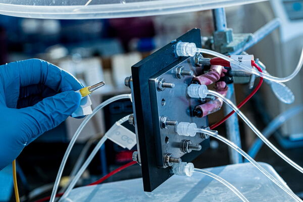 Rice reactor turns greenhouse gas into pure liquid fuel