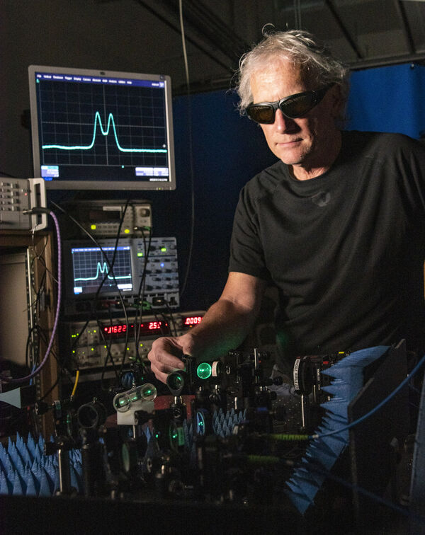 NIST Team Shows Atoms Can Receive Common Communications Signals