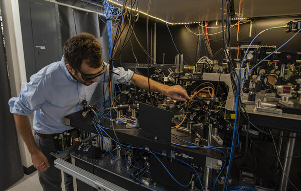 JILA’s Novel Atomic Clock Design Offers ‘Tweezer’ Control