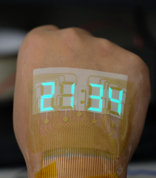 A stretchable stopwatch lights up human skin