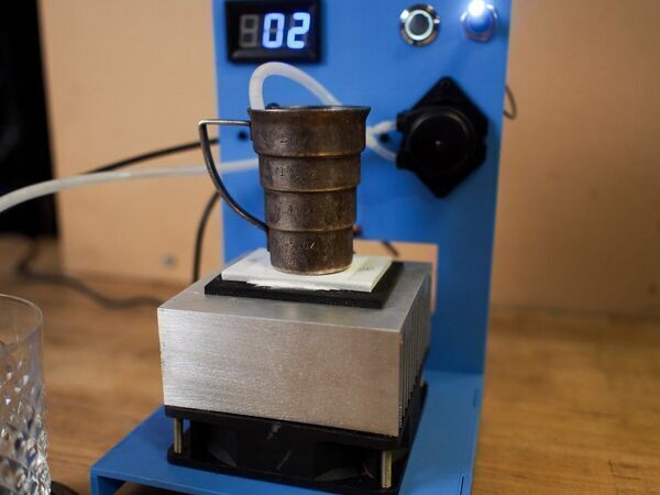Build A Peltier Coaster To Keep Your Coffee Warm — Or Cold