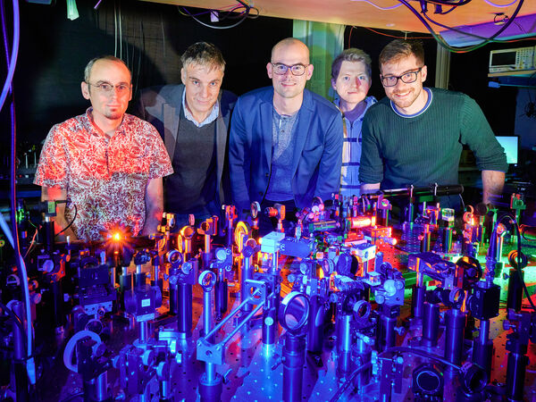 Bonn physicists create “super-photon”