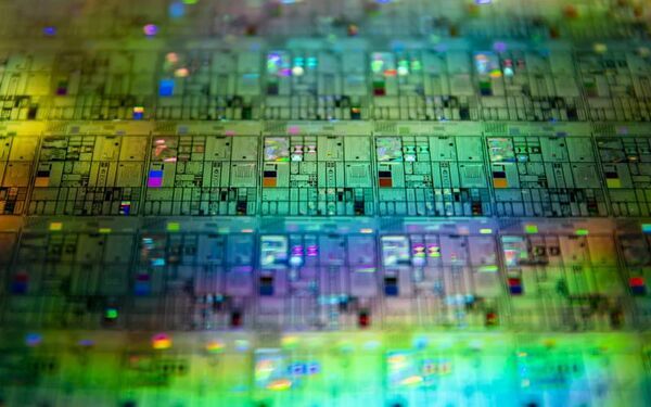 Quantum experiments explore power of light for communications, computing