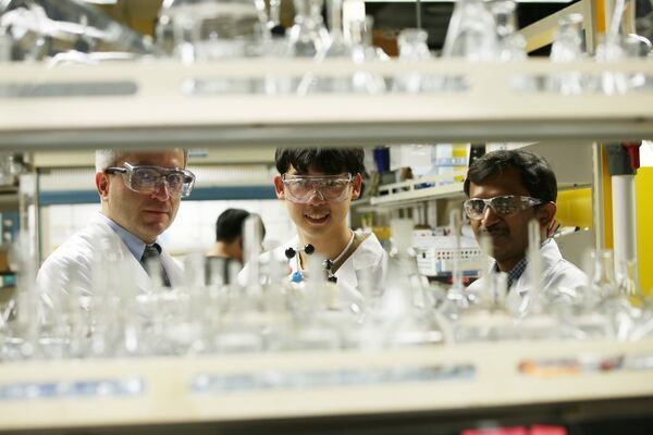 New Catalyst Recycles Greenhouse Gases into Fuel and Hydrogen Gas