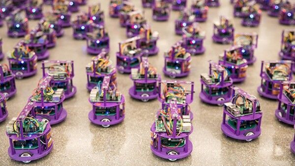 Swarming robots avoid collisions, traffic jams