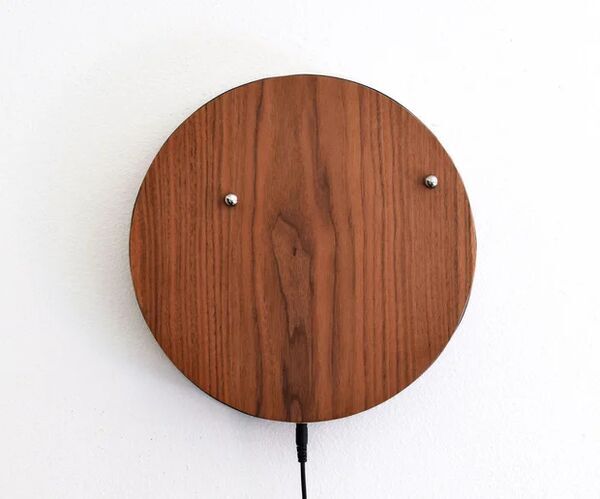 Mesmerizing Magnetic Wall Clock