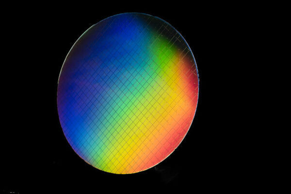 Intel and QuTech Demonstrate High-Fidelity ‘Hot’ Qubits for Practical Quantum Systems