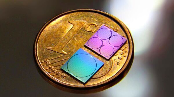 Photonic microwave generation using on-chip optical frequency combs