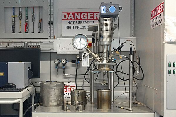 Water replaces toxins: Green production of plastics