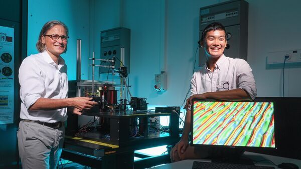 Using magnetic worms to engineer nanoscale communication systems