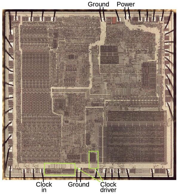 How the 8086 processor handles power and clock internally