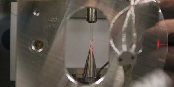 Electron movements in liquid measured in super-slow motion