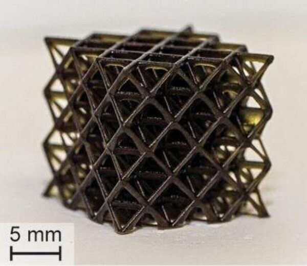 Rapid 3D printing with visible light 