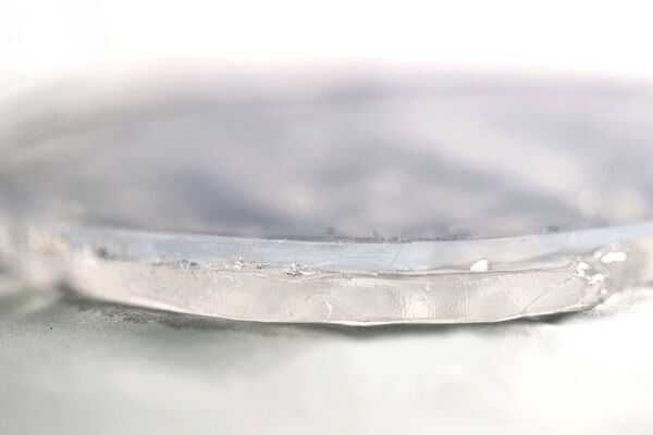 Power-free system harnesses evaporation to keep items cool