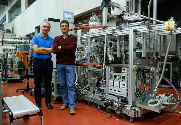 Quantum wave in helium dimer filmed for the first time