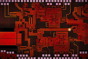 Data transfer system connects silicon chips with a hair’s-width cable