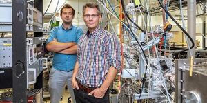 Electrons in quantum liquid gain energy from laser pulses