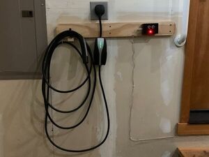 Tesla Battery Charge Reminder