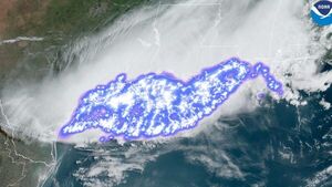 Almost 500-mile-long lightning bolt crossed three US states