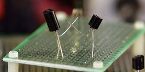 Organic bipolar transistors