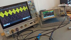 JFET-based infinite impedance detector for AM-demodulation